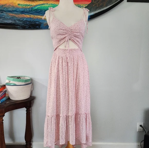 HOLLISTER HI-LO CUT OUT DRESS - Picture 2 of 16